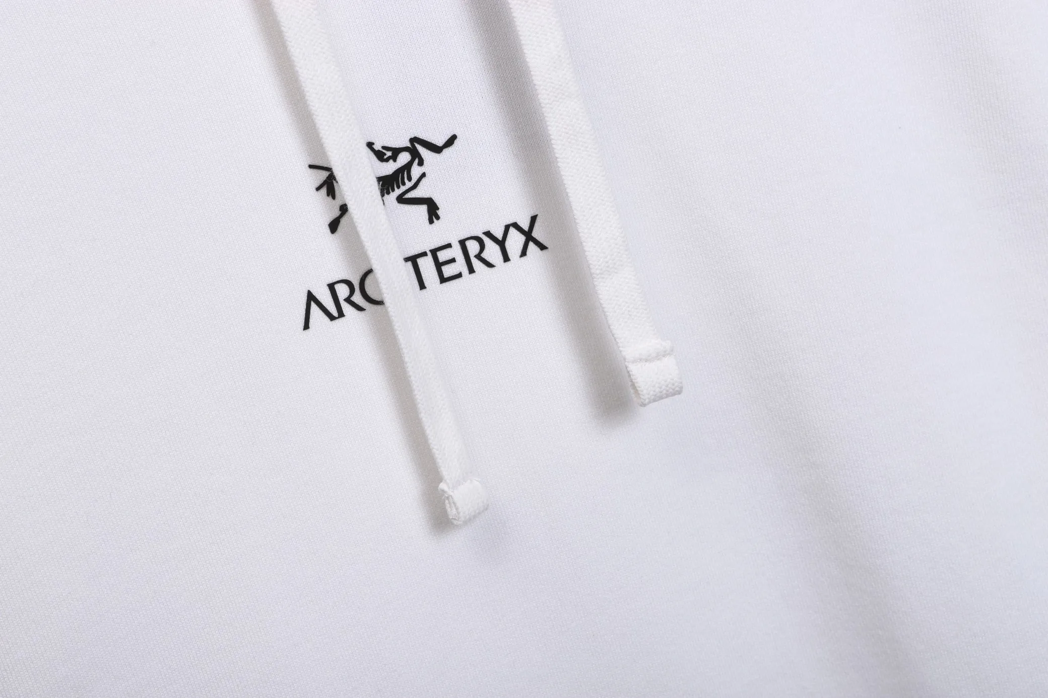 Quality Classic B 16 ， ， ， ， ！ ， ， ， ， Classic Same Style 𝐂𝐎𝐋𝐎𝐔𝐑：Black，White 𝐒𝐈𝐙𝐄：S xl